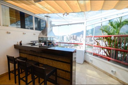 Apartamento à venda com 180m², 3 quartos e 2 vagas Apartamento à venda com 180m², 3 quartos e 2 vagasTerraço