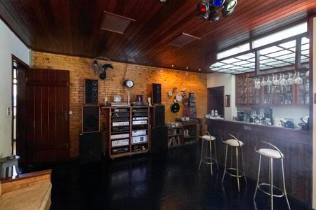 Casa à venda com 2000m², 7 quartos e 8 vagas Casa à venda com 2000m², 7 quartos e 8 vagasSala 3