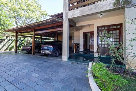 Casa à venda com 2000m², 7 quartos e 8 vagas Casa à venda com 2000m², 7 quartos e 8 vagasFachada