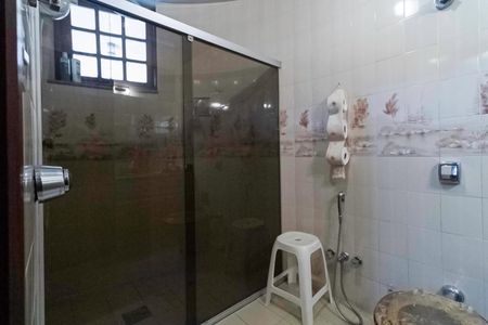 Casa à venda com 2000m², 7 quartos e 8 vagas Casa à venda com 2000m², 7 quartos e 8 vagasBanheiro da suíte 1