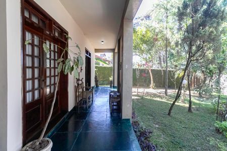 Casa à venda com 2000m², 7 quartos e 8 vagas Casa à venda com 2000m², 7 quartos e 8 vagasVaranda