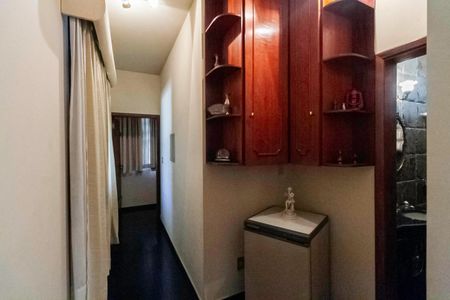 Casa à venda com 2000m², 7 quartos e 8 vagas Casa à venda com 2000m², 7 quartos e 8 vagasCorredor