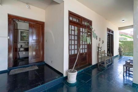 Casa à venda com 2000m², 7 quartos e 8 vagas Casa à venda com 2000m², 7 quartos e 8 vagasVaranda