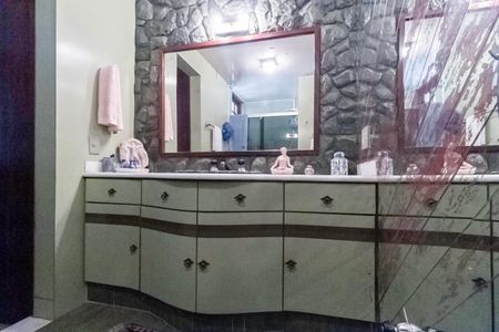 Casa à venda com 2000m², 7 quartos e 8 vagas Casa à venda com 2000m², 7 quartos e 8 vagasBanheiro da suíte 3