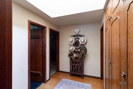 Casa à venda com 2000m², 7 quartos e 8 vagas Casa à venda com 2000m², 7 quartos e 8 vagasCorredor