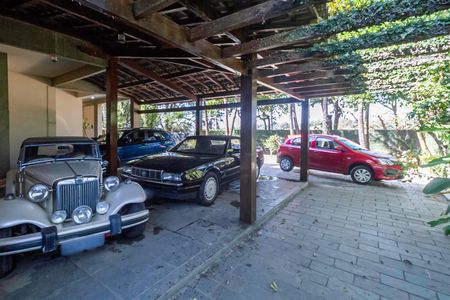 Casa à venda com 2000m², 7 quartos e 8 vagas Casa à venda com 2000m², 7 quartos e 8 vagasGaragem