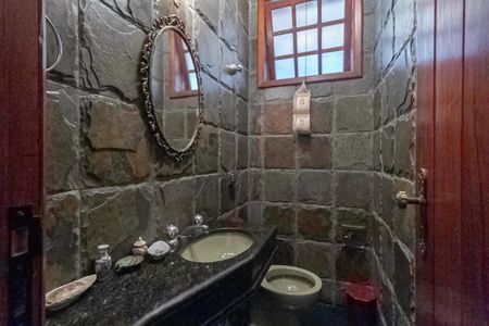 Casa à venda com 2000m², 7 quartos e 8 vagas Casa à venda com 2000m², 7 quartos e 8 vagasLavabo