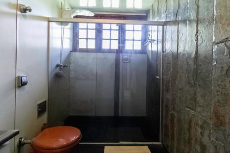 Casa à venda com 2000m², 7 quartos e 8 vagas Casa à venda com 2000m², 7 quartos e 8 vagasBanheiro social