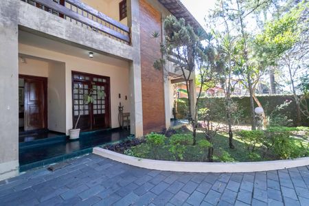 Casa à venda com 2000m², 7 quartos e 8 vagas Casa à venda com 2000m², 7 quartos e 8 vagasFachada