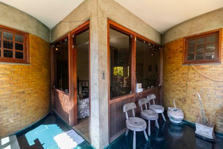 Casa à venda com 2000m², 7 quartos e 8 vagas Casa à venda com 2000m², 7 quartos e 8 vagasVaranda 2 da sala 4