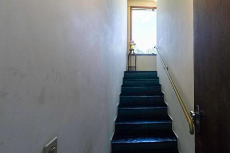 Casa à venda com 2000m², 7 quartos e 8 vagas Casa à venda com 2000m², 7 quartos e 8 vagasEscada