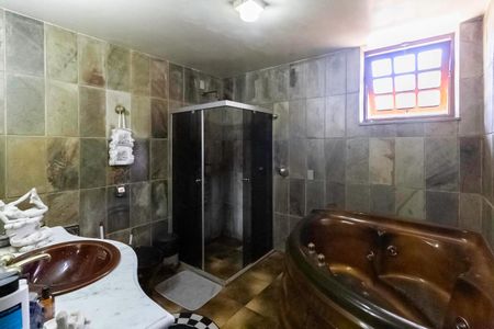 Casa à venda com 2000m², 7 quartos e 8 vagas Casa à venda com 2000m², 7 quartos e 8 vagasBanheiro da suíte 2