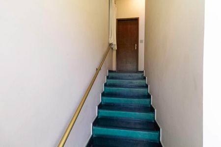 Casa à venda com 2000m², 7 quartos e 8 vagas Casa à venda com 2000m², 7 quartos e 8 vagasEscada