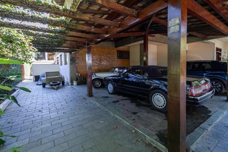 Casa à venda com 2000m², 7 quartos e 8 vagas Casa à venda com 2000m², 7 quartos e 8 vagasGaragem