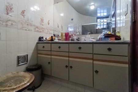 Casa à venda com 2000m², 7 quartos e 8 vagas Casa à venda com 2000m², 7 quartos e 8 vagasBanheiro da suíte 1