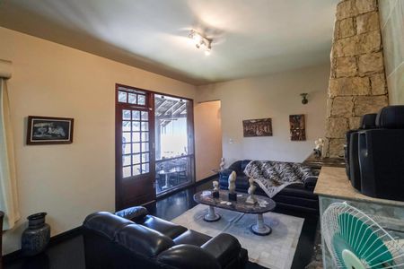 Casa à venda com 2000m², 7 quartos e 8 vagas Casa à venda com 2000m², 7 quartos e 8 vagasSala 5