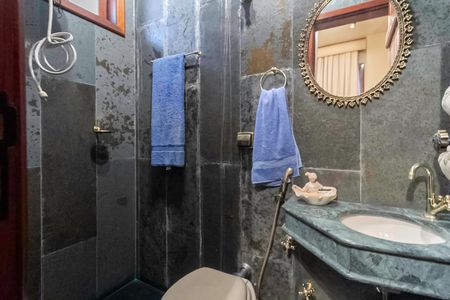 Casa à venda com 2000m², 7 quartos e 8 vagas Casa à venda com 2000m², 7 quartos e 8 vagasBanheiro da suíte 4