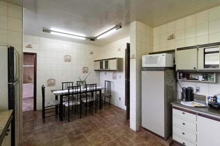 Casa à venda com 2000m², 7 quartos e 8 vagas Casa à venda com 2000m², 7 quartos e 8 vagasCozinha