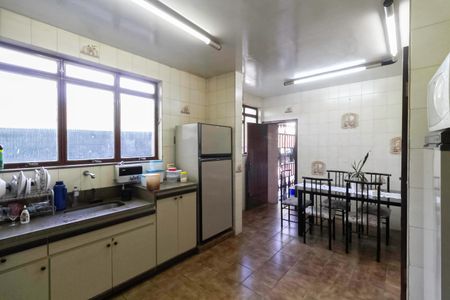 Casa à venda com 2000m², 7 quartos e 8 vagas Casa à venda com 2000m², 7 quartos e 8 vagasCozinha