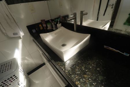 Casa à venda com 160m², 3 quartos e 2 vagas Casa à venda com 160m², 3 quartos e 2 vagasBanheiro