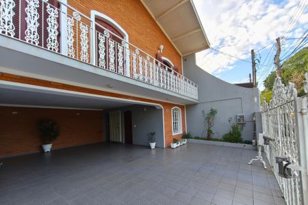 Casa à venda com 279m², 3 quartos e 5 vagas Casa à venda com 279m², 3 quartos e 5 vagasQuintal - Garagem