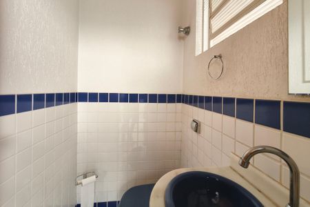 Casa à venda com 279m², 3 quartos e 5 vagas Casa à venda com 279m², 3 quartos e 5 vagasBanheiro de serviço