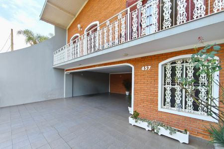 Casa à venda com 279m², 3 quartos e 5 vagas Casa à venda com 279m², 3 quartos e 5 vagasQuintal - Garagem
