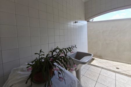 Casa à venda com 279m², 3 quartos e 5 vagas Casa à venda com 279m², 3 quartos e 5 vagasÁrea de Serviço