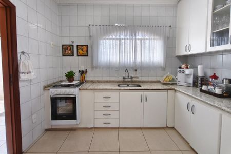 Casa à venda com 279m², 3 quartos e 5 vagas Casa à venda com 279m², 3 quartos e 5 vagasCozinha