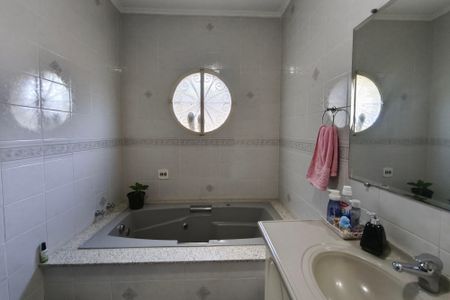 Casa à venda com 279m², 3 quartos e 5 vagas Casa à venda com 279m², 3 quartos e 5 vagasBanheiro Social