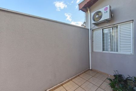 Casa à venda com 279m², 3 quartos e 5 vagas Casa à venda com 279m², 3 quartos e 5 vagasÁrea de Luz