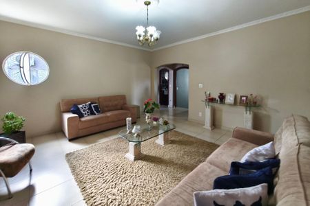 Casa à venda com 279m², 3 quartos e 5 vagas Casa à venda com 279m², 3 quartos e 5 vagasSala de Estar