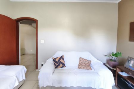 Casa à venda com 279m², 3 quartos e 5 vagas Casa à venda com 279m², 3 quartos e 5 vagasSala de TV