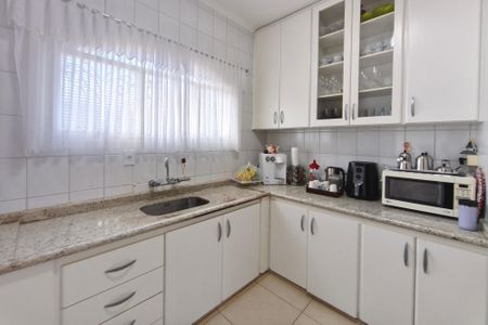 Casa à venda com 279m², 3 quartos e 5 vagas Casa à venda com 279m², 3 quartos e 5 vagasCozinha