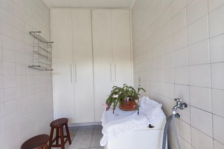 Casa à venda com 279m², 3 quartos e 5 vagas Casa à venda com 279m², 3 quartos e 5 vagasÁrea de Serviço