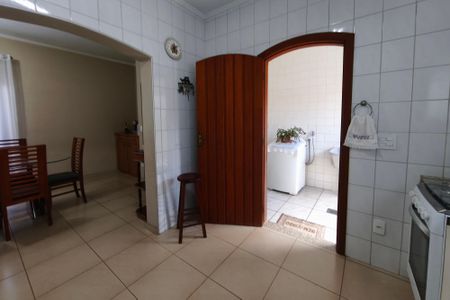 Casa à venda com 279m², 3 quartos e 5 vagas Casa à venda com 279m², 3 quartos e 5 vagasCozinha