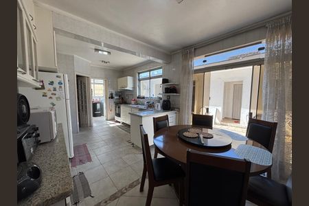 Casa à venda com 316m², 6 quartos e 3 vagasFoto 13