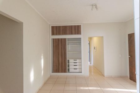 Casa à venda com 225m², 3 quartos e 3 vagas Casa à venda com 225m², 3 quartos e 3 vagasSala
