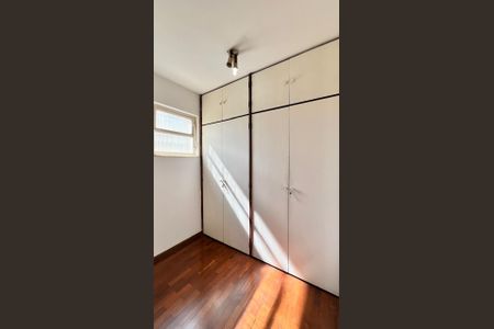 Apartamento à venda com 185m², 4 quartos e 2 vagas Apartamento à venda com 185m², 4 quartos e 2 vagasCloset