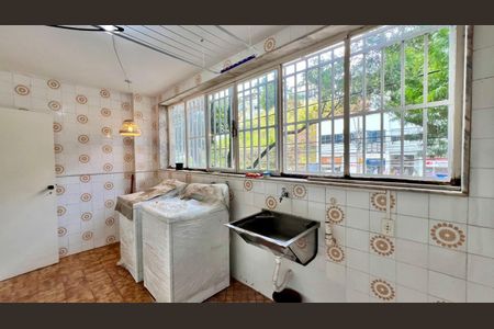 Apartamento à venda com 185m², 4 quartos e 2 vagas Apartamento à venda com 185m², 4 quartos e 2 vagasÁrea de Serviço