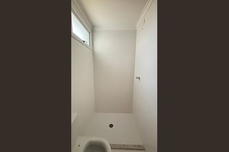 Apartamento à venda com 60m², 2 quartos e 2 vagas Apartamento à venda com 60m², 2 quartos e 2 vagasBanheiro da Suíte