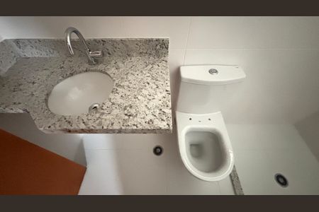 Apartamento à venda com 60m², 2 quartos e 2 vagas Apartamento à venda com 60m², 2 quartos e 2 vagasBanheiro da Suíte