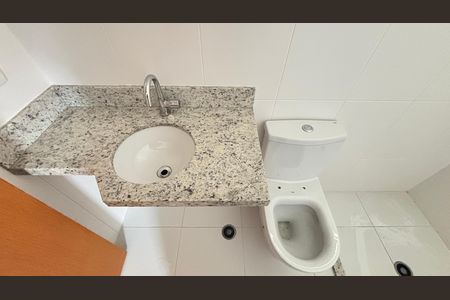 Apartamento à venda com 60m², 2 quartos e 2 vagas Apartamento à venda com 60m², 2 quartos e 2 vagasBanheiro da Suíte