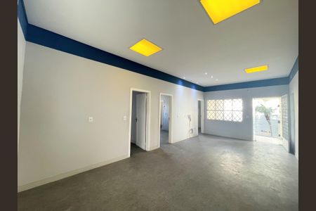 Casa à venda com 200m², 4 quartos e 4 vagasSala