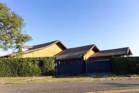 Casa à venda com 420m², 3 quartos e 6 vagas Casa à venda com 420m², 3 quartos e 6 vagasFachada