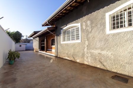 Casa à venda com 420m², 3 quartos e 6 vagas Casa à venda com 420m², 3 quartos e 6 vagasÁrea externa