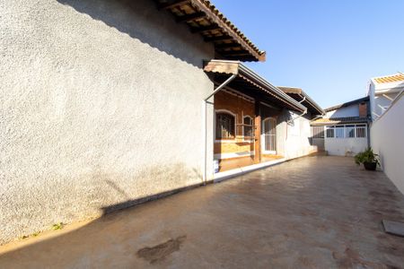 Casa à venda com 420m², 3 quartos e 6 vagas Casa à venda com 420m², 3 quartos e 6 vagasÁrea externa