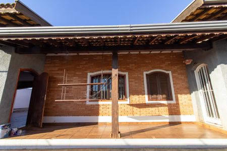 Casa à venda com 420m², 3 quartos e 6 vagas Casa à venda com 420m², 3 quartos e 6 vagasÁrea externa