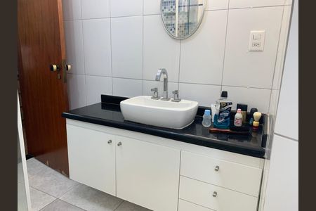 Casa de condomínio à venda com 396m², 3 quartos e 2 vagas Casa de condomínio à venda com 396m², 3 quartos e 2 vagasBanheiro 2