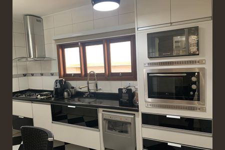 Casa de condomínio à venda com 396m², 3 quartos e 2 vagas Casa de condomínio à venda com 396m², 3 quartos e 2 vagasCozinha